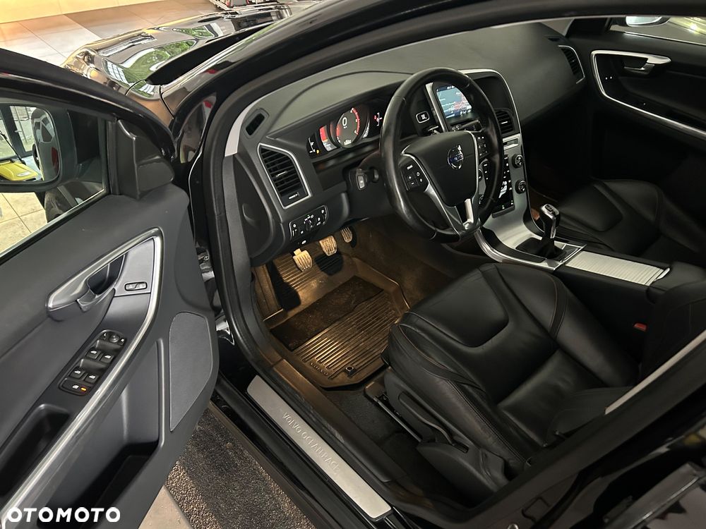 Volvo XC 60 D3 Drive-E R-Design Kinetic - 15