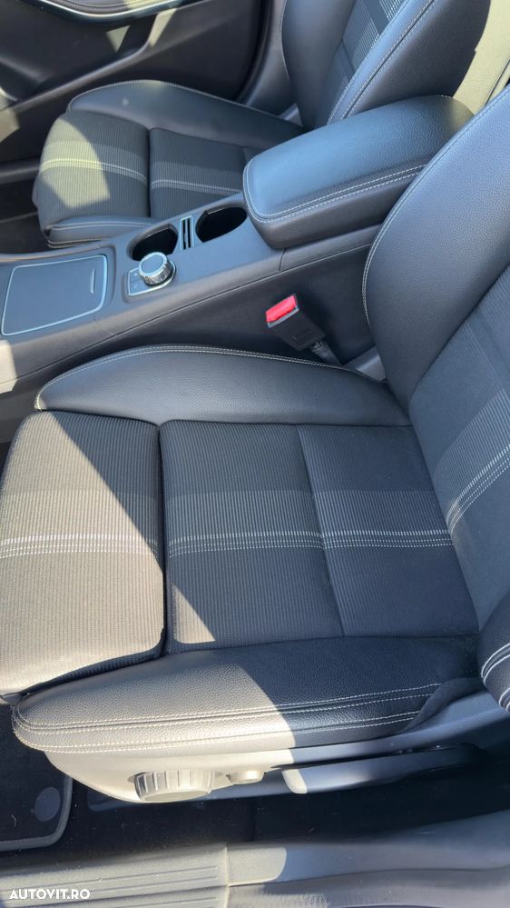 Mercedes-Benz GLA 180 7G-DCT StreetStyle - 21