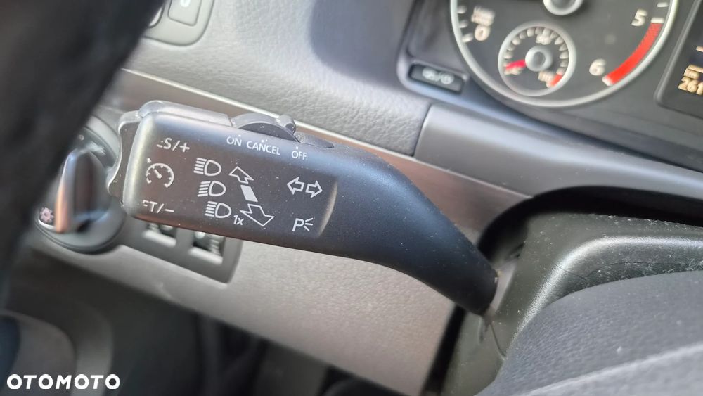 Volkswagen Touran 1.6 TDI DPF BlueMotion Technology Comfortline - 19