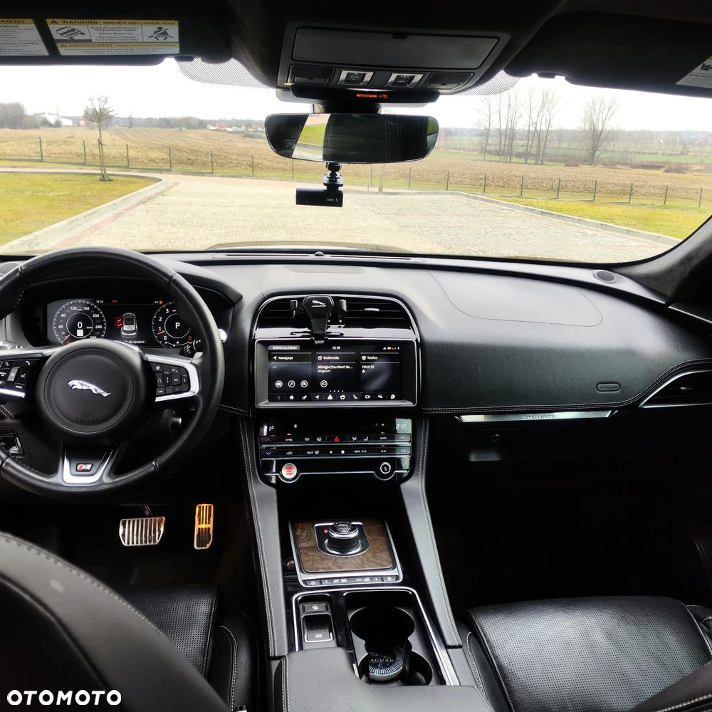 Jaguar F-Pace S AWD - 19