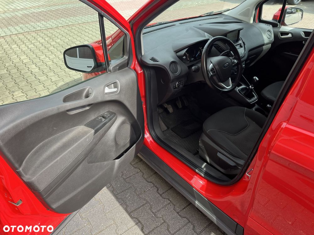 Ford Transit Courier - 10