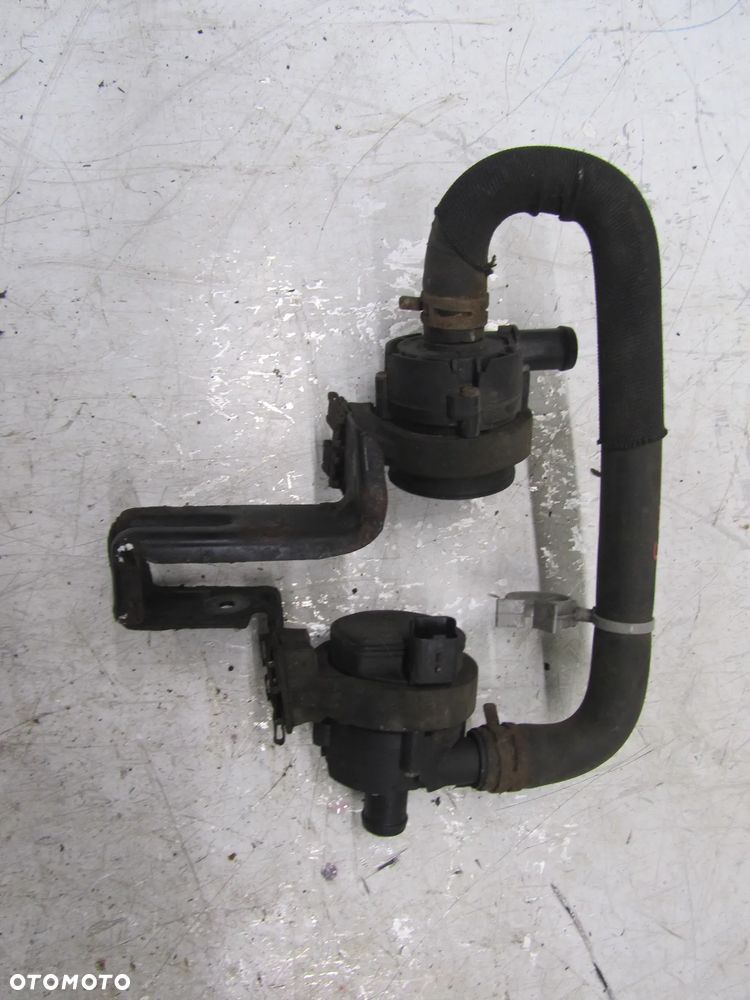 renault master III 2.3 dci 17r biturbo dodatkowa pompka wody - 2