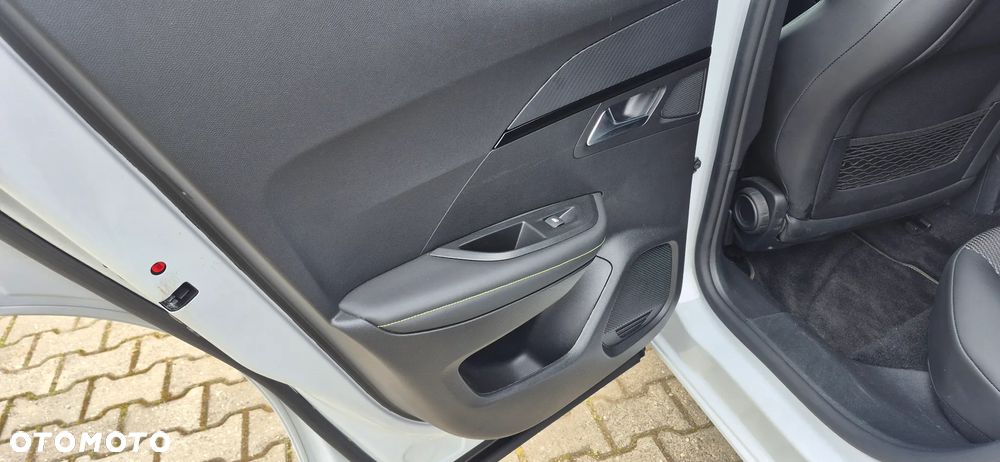 Peugeot 2008 PureTech 130 GT S&S EAT8 - 23