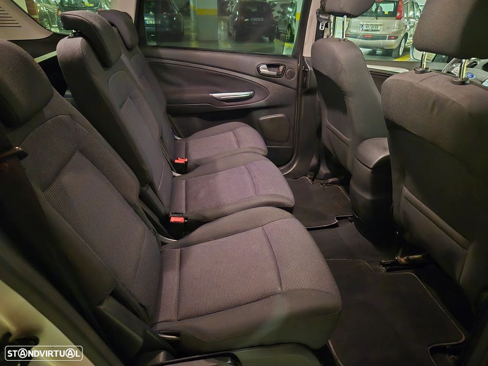 Ford S-Max 2.0 TDCi Titanium 7L - 31