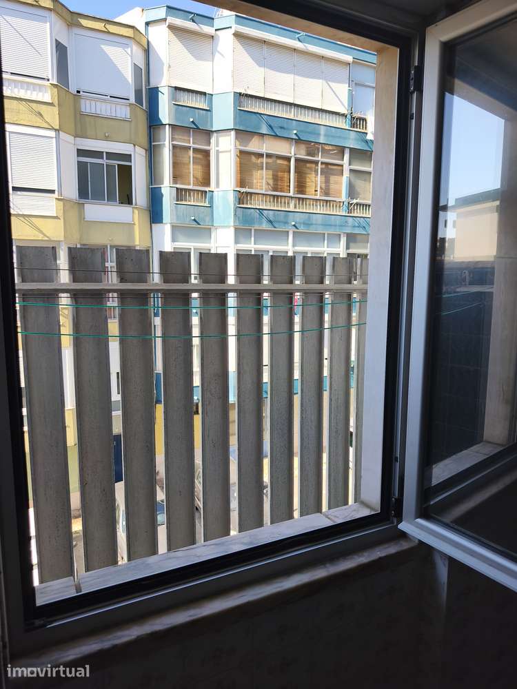 T2 Linda-a-Velha, Zona dos Correios, Muito Bem Conservado, Varanda. - Grande imagem: 3/29