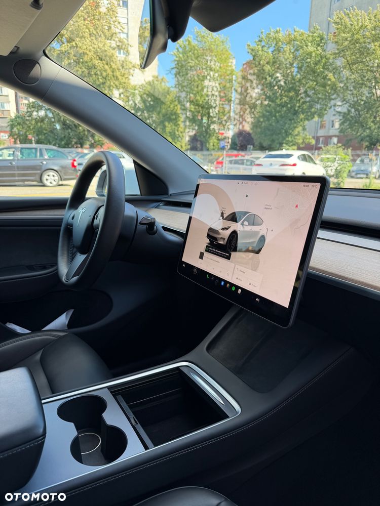 Tesla Model Y Performance AWD - 28