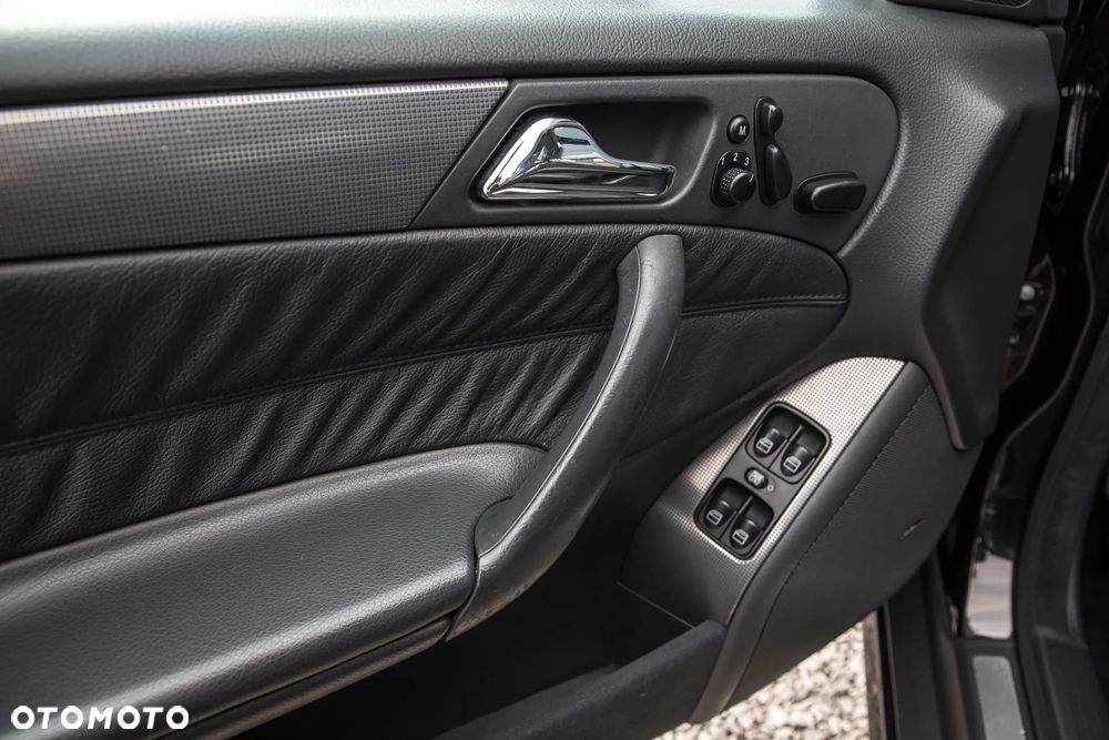 Mercedes-Benz Klasa C 32 T AMG - 15