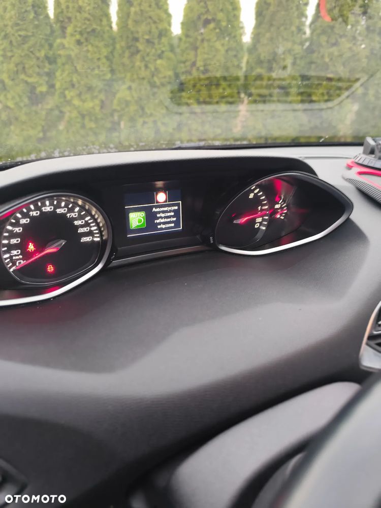 Peugeot 308 1.6 BlueHDi Allure S&S - 9