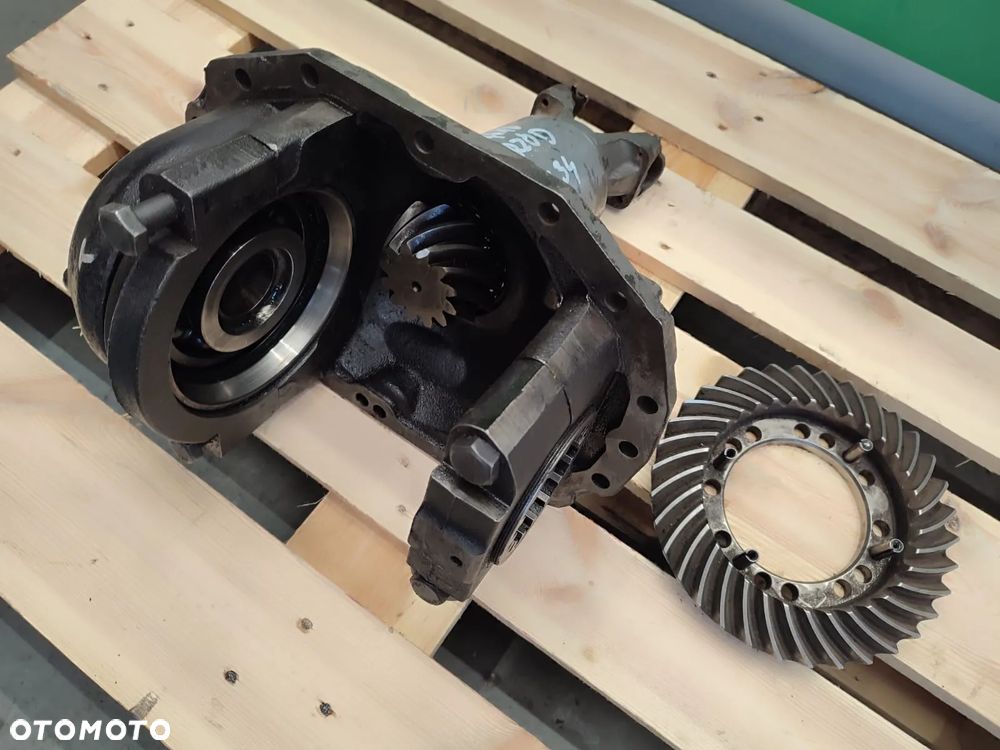 Dyferencjał Massey Ferguson Dana 4348687M93 - 8
