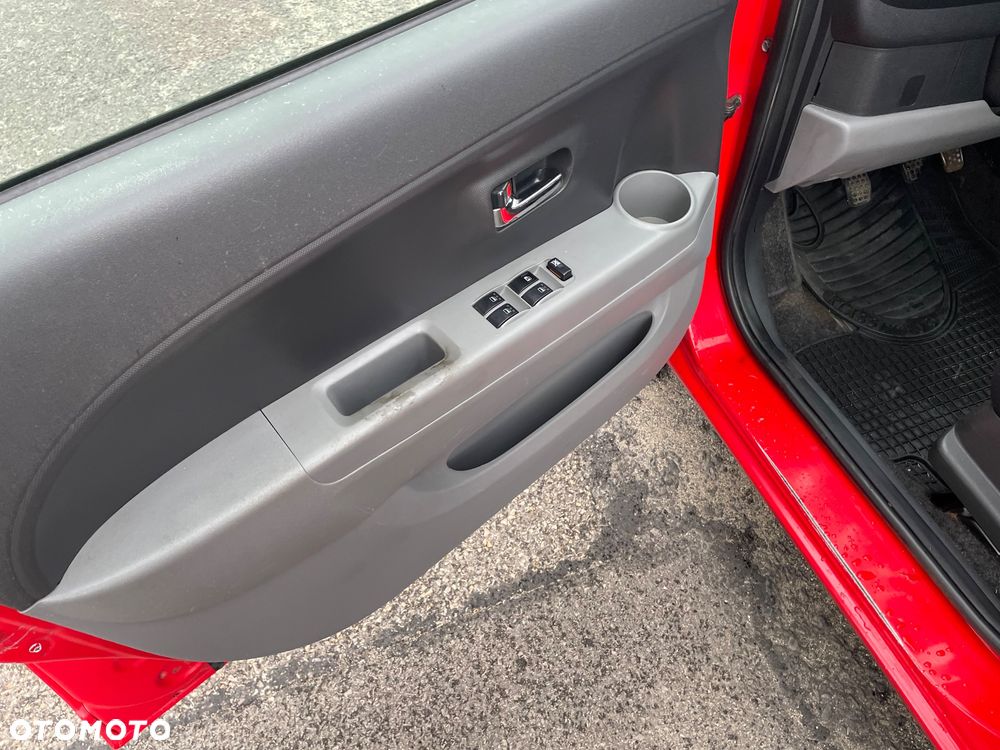 Daihatsu Sirion 1.3 - 9