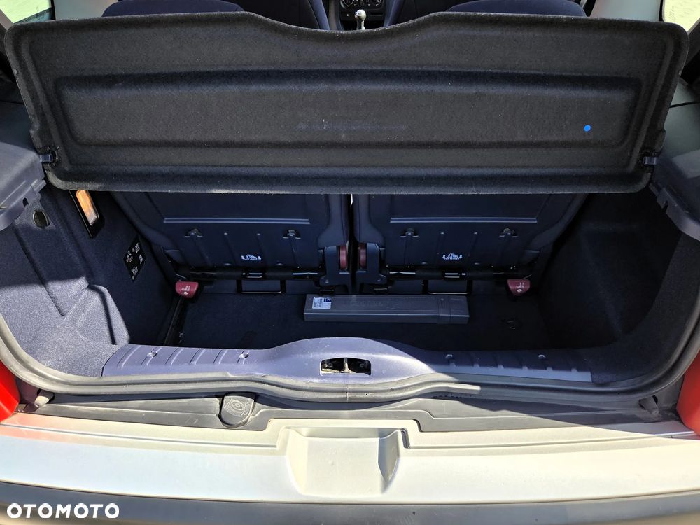 Peugeot 1007 1.4 Trendy - 17