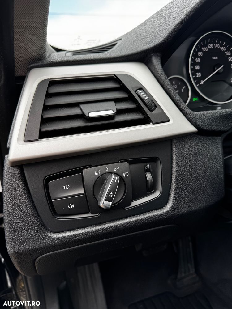 BMW Seria 3 320d Touring Aut. - 12