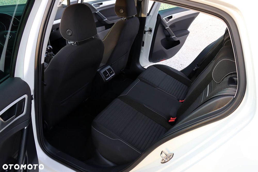 Volkswagen Golf - 27