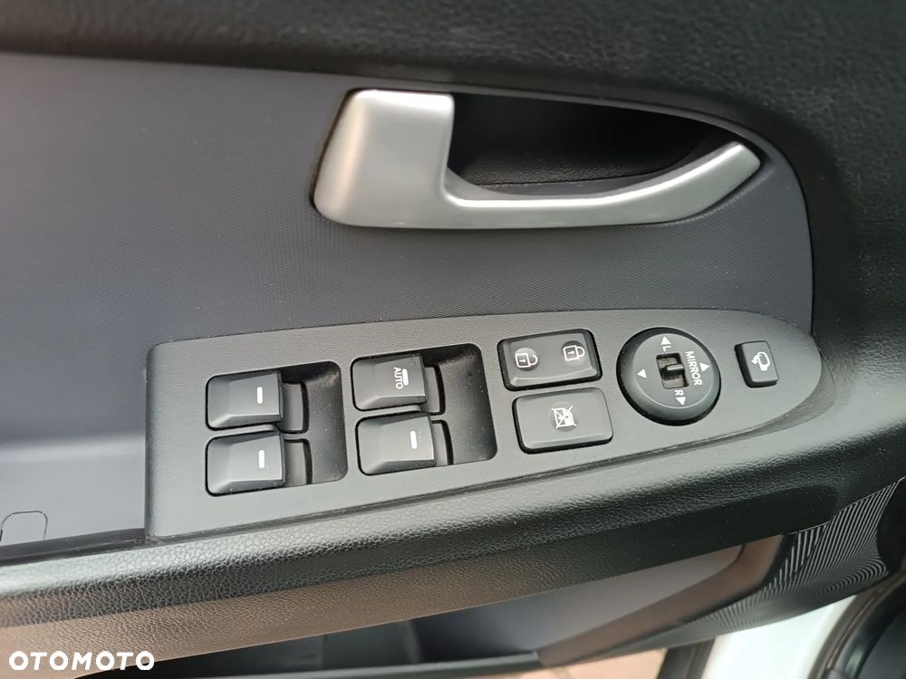 Kia Sportage 2.0 L - 33