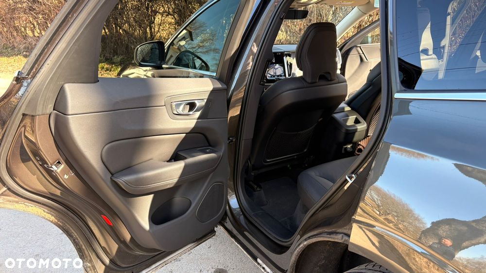 Volvo XC 60 B4 D Geartronic Momentum - 8