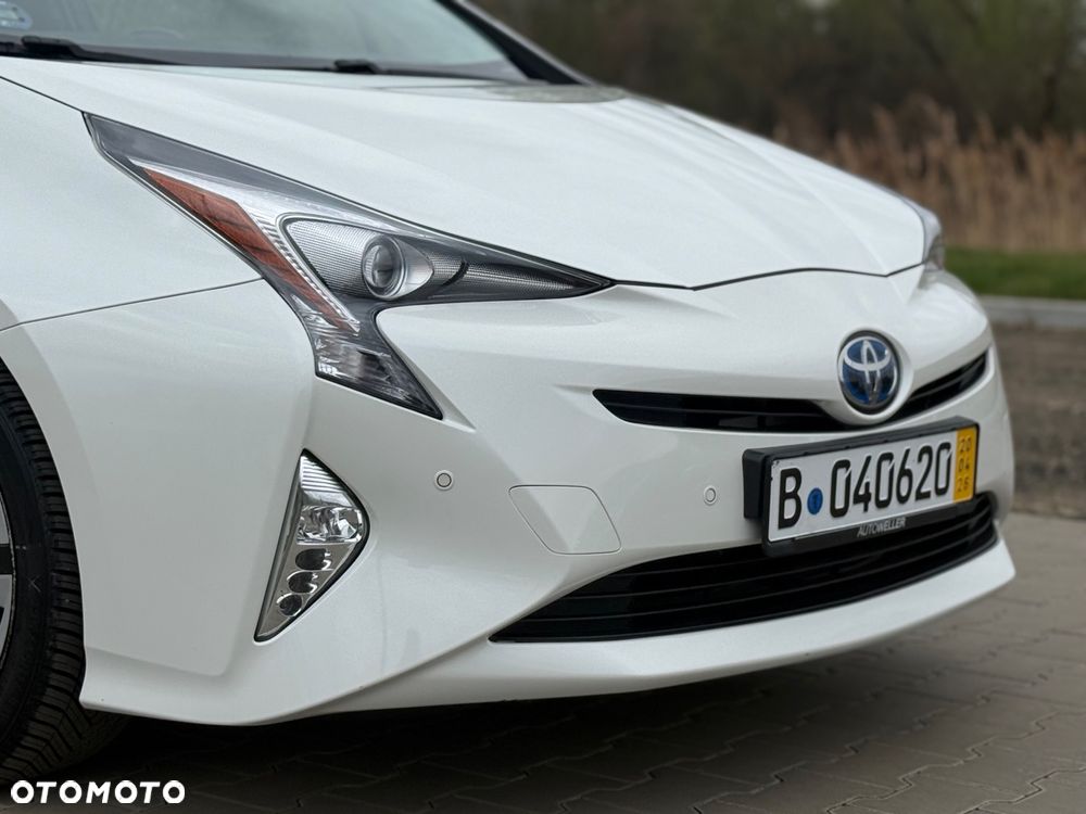 Toyota Prius - 4