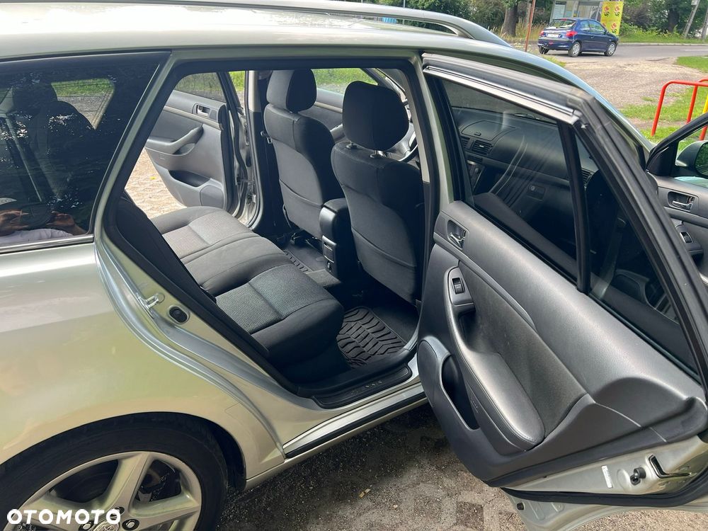 Toyota Avensis 2.2 D-4D Prestige - 12