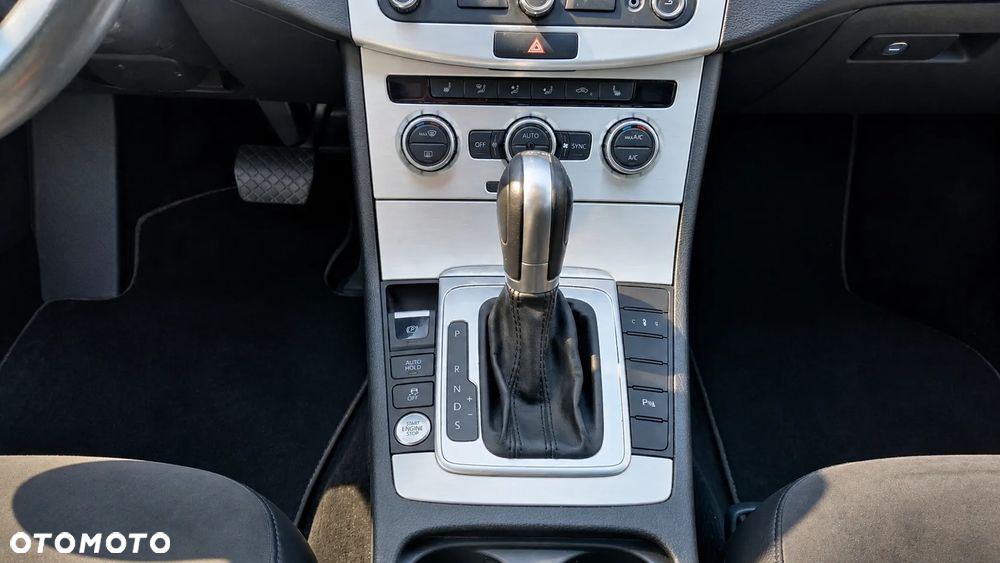 Volkswagen Passat - 10