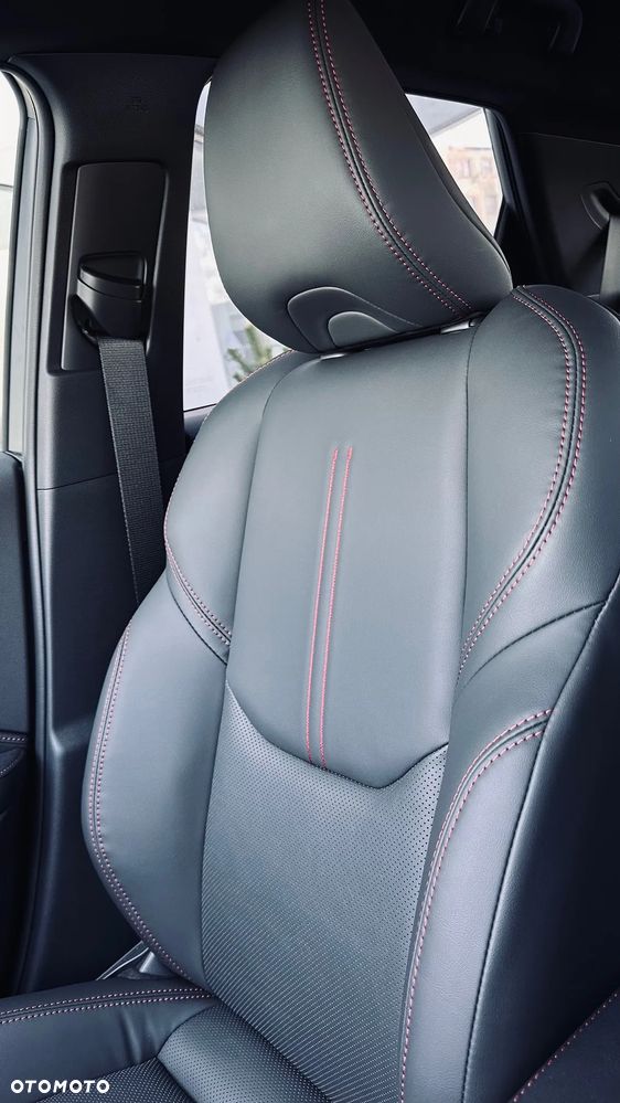 Lexus LBX 1.5 Hybrid Emotion - 23