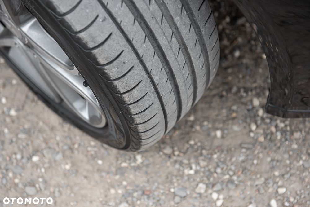 Mercedes-Benz Klasa E 350 CGI BlueEFFICIENCY 7G-TRONIC Avantgarde - 29