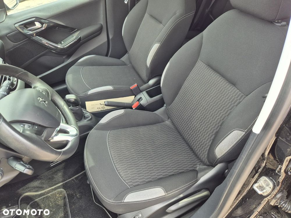 Peugeot 208 1.6 BlueHDi Active S&S - 6