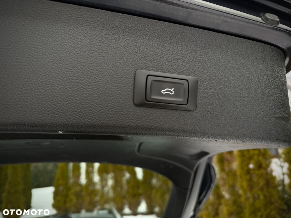 Audi A4 Avant 2.0 TDI DPF clean diesel multitronic S line Sportpaket - 13