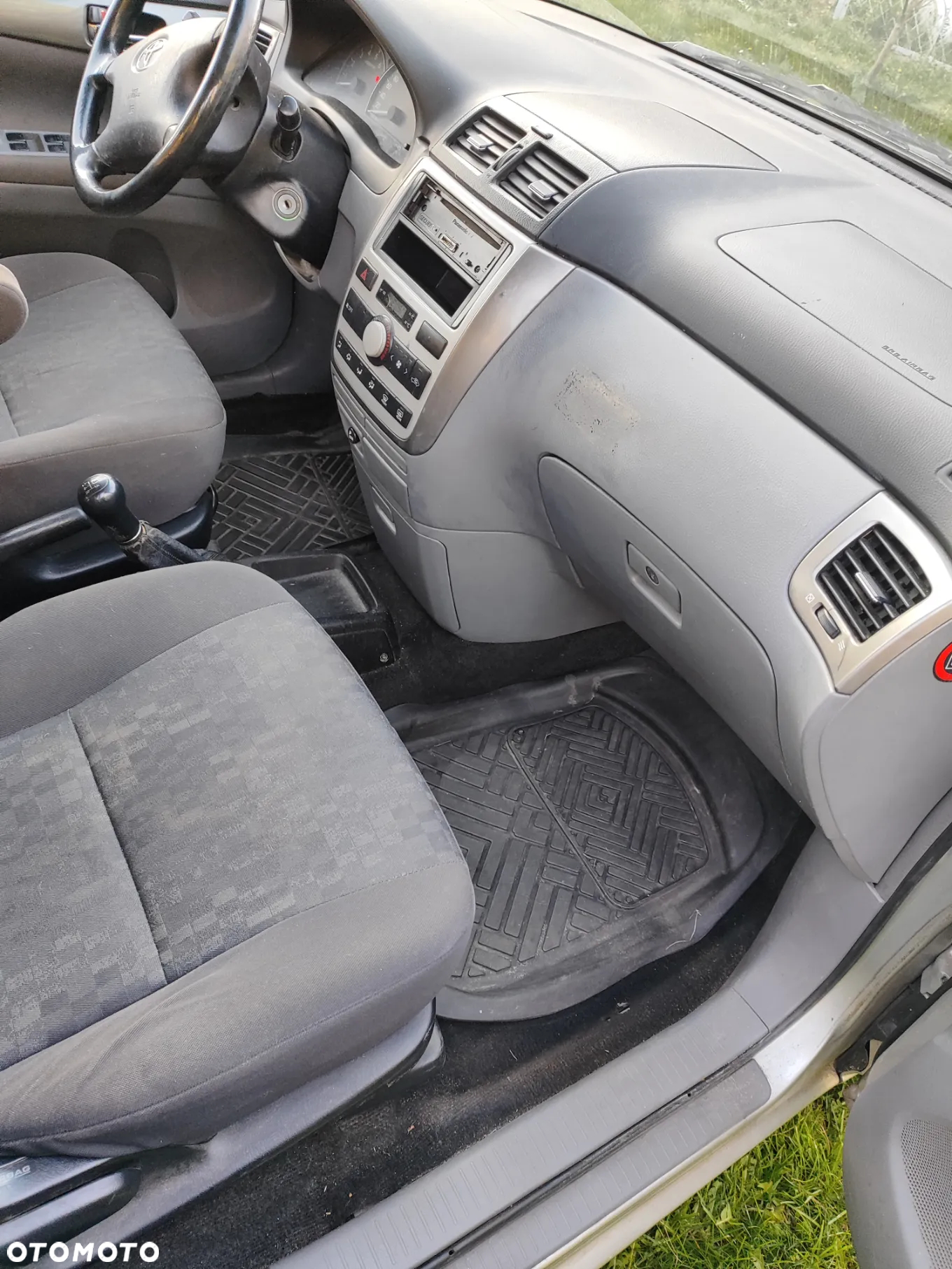 Toyota Avensis Verso - 13