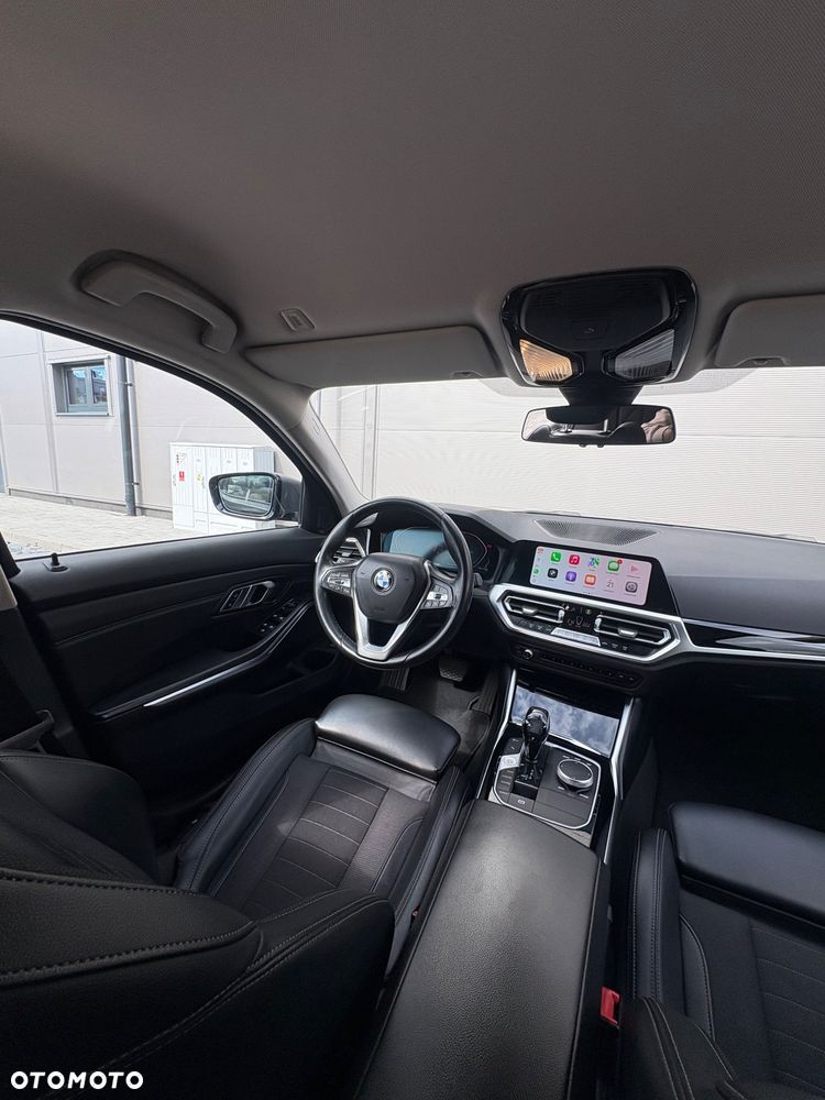 BMW Seria 3 320d Sport Line - 17