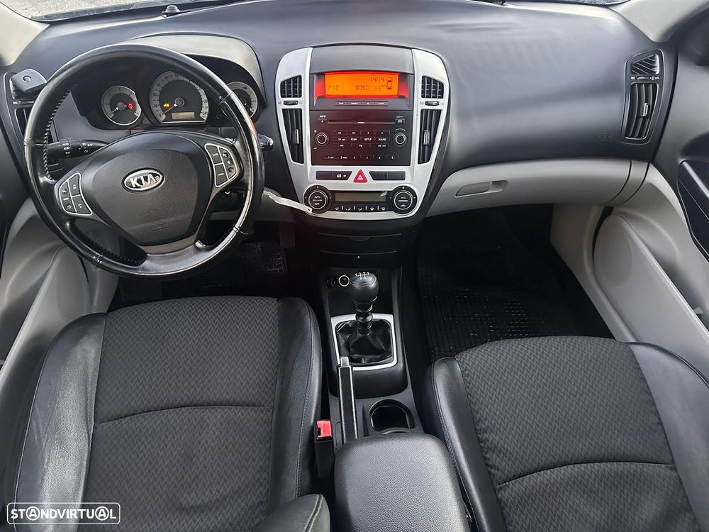KIA Cee‘d SW 1.6 CRDi 115 cv de 2008 para peças - 14
