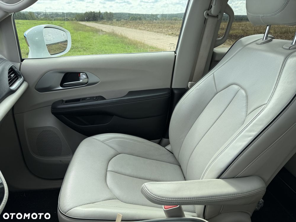 Chrysler Pacifica - 20