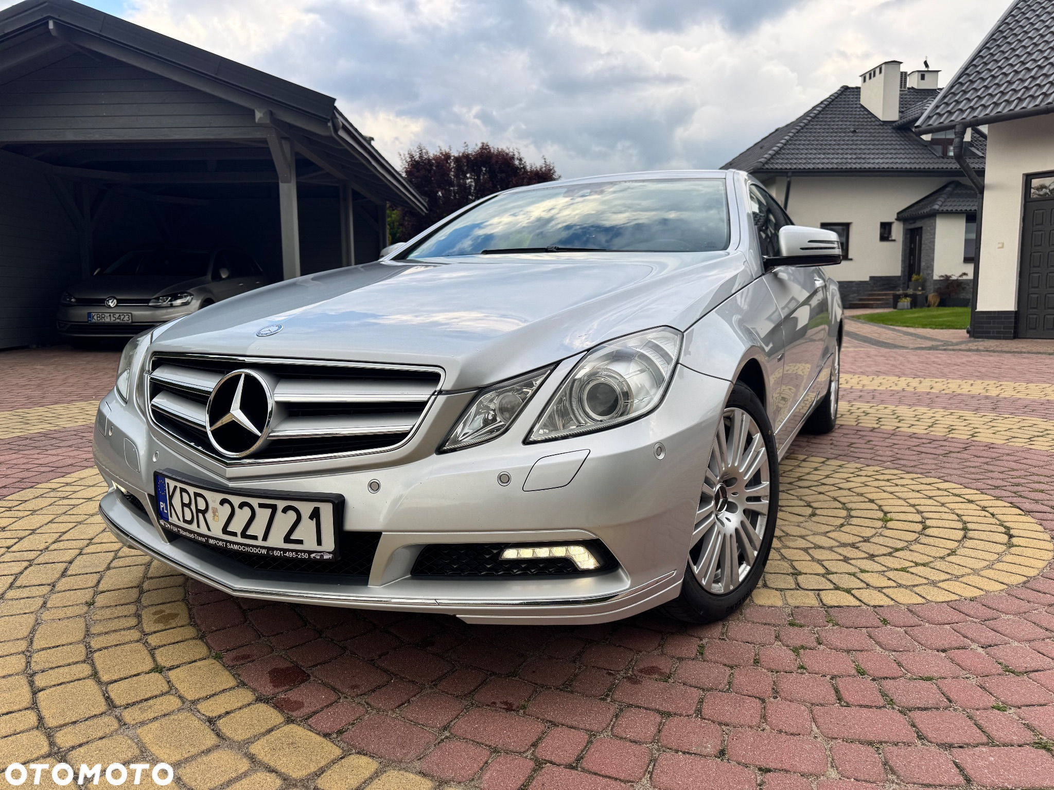 Mercedes-Benz Klasa E 350 CGI Cabrio BlueEFFICIENCY 7G-TRONIC Avantgarde - 2