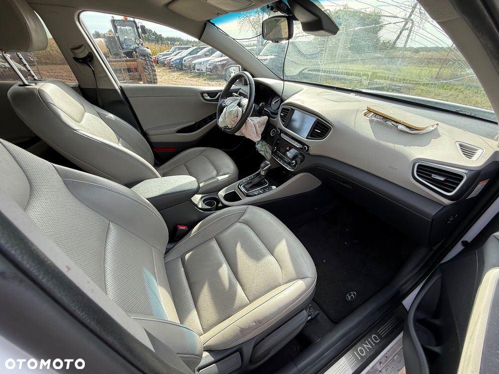 Hyundai IONIQ - 18