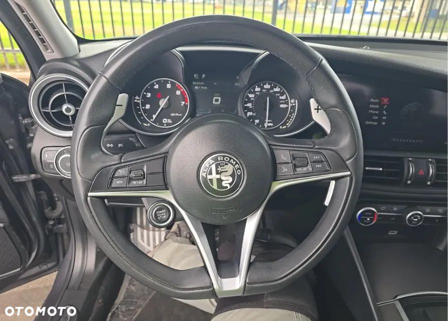Alfa Romeo Giulia - 8