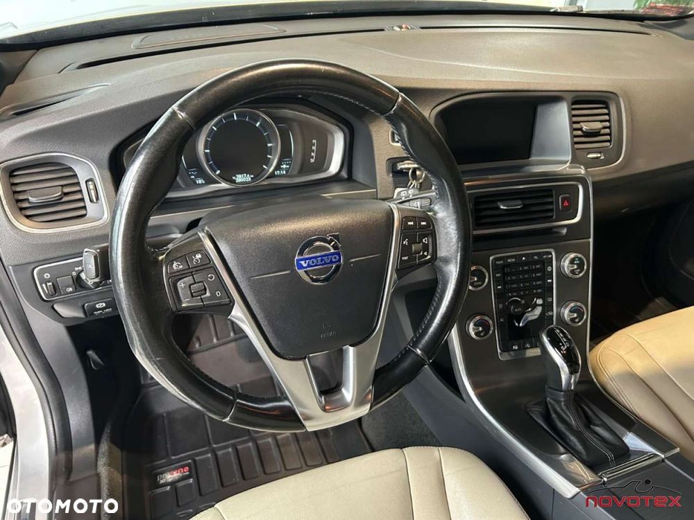 Volvo V60 D4 Geartronic Summum - 11