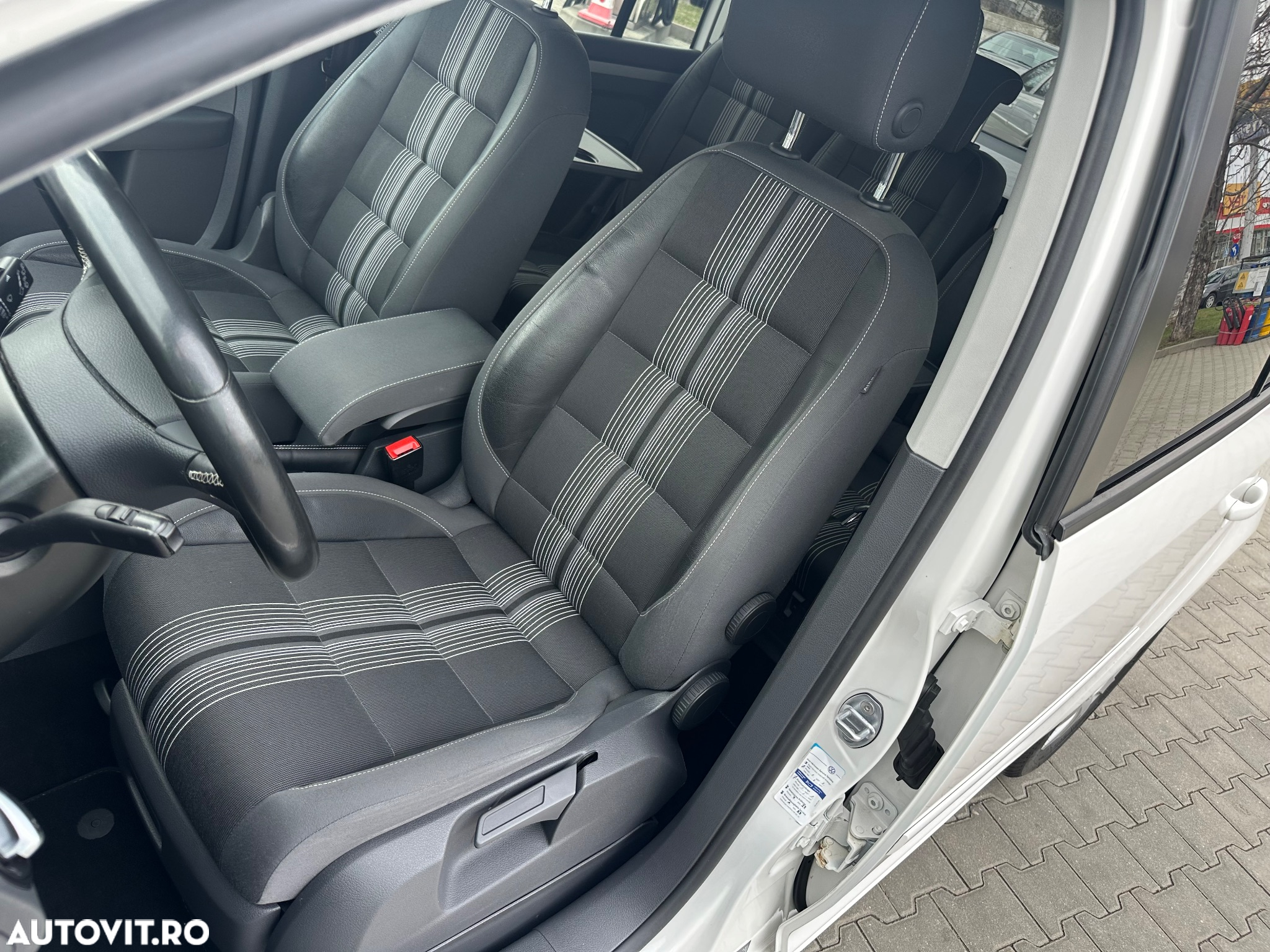 Volkswagen Touran 1.6 TDI DPF BlueMotion Technology MATCH - 9