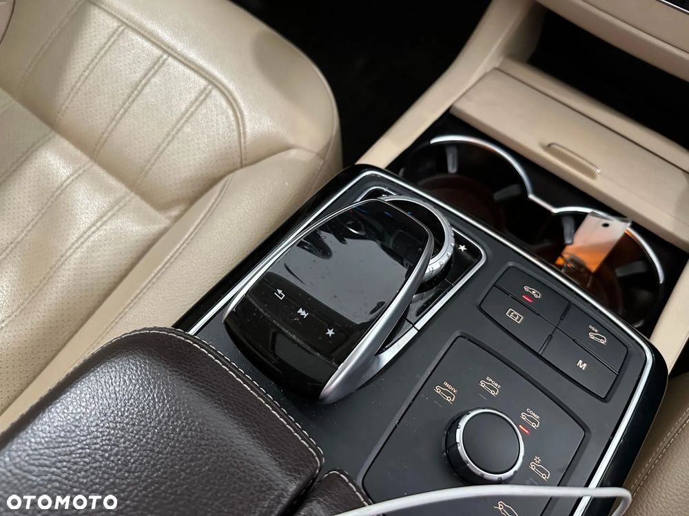 Mercedes-Benz GLS - 22