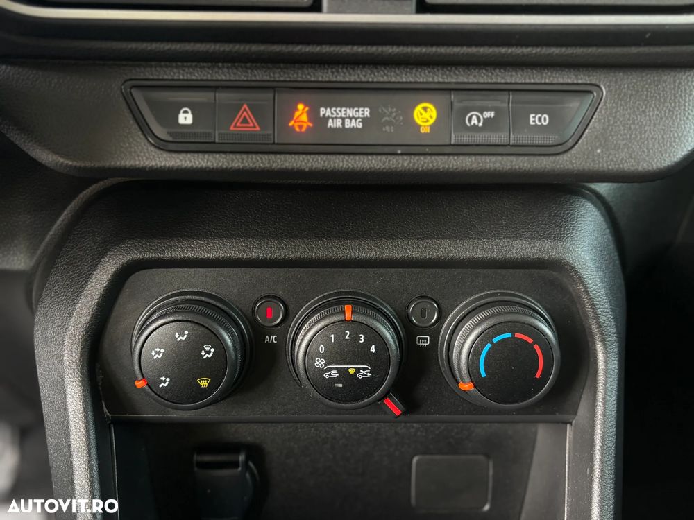 Dacia Logan TCe 90 Essential - 17