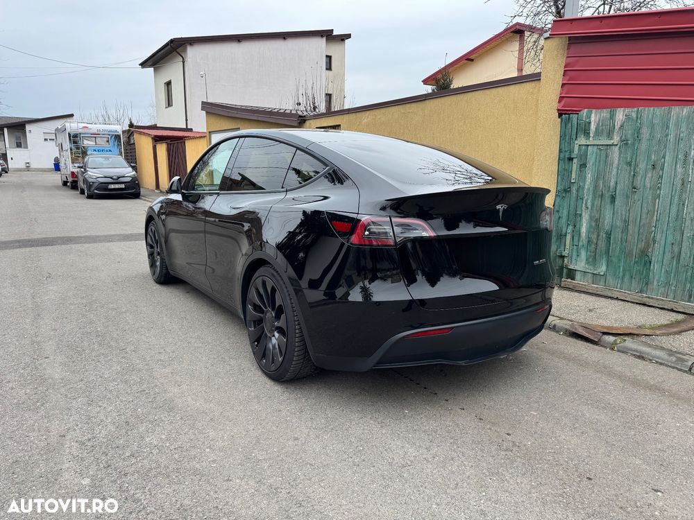 Tesla Model Y - 3