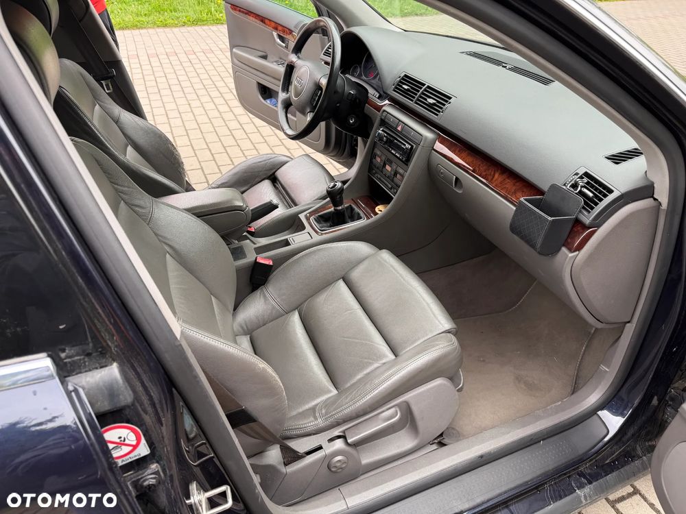 Audi A4 Avant 2.4 - 6