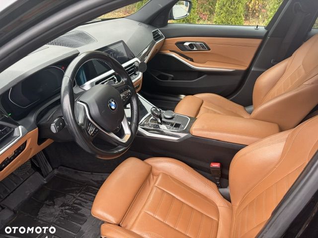 BMW Seria 3 330i xDrive Sport Line - 11
