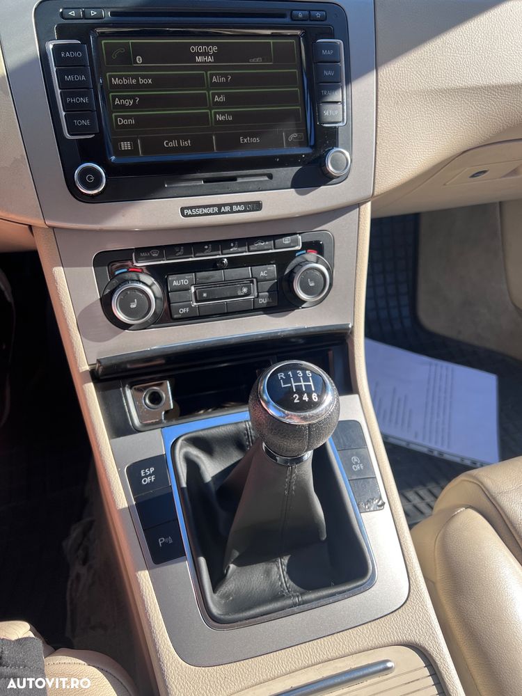 Volkswagen Passat - 11