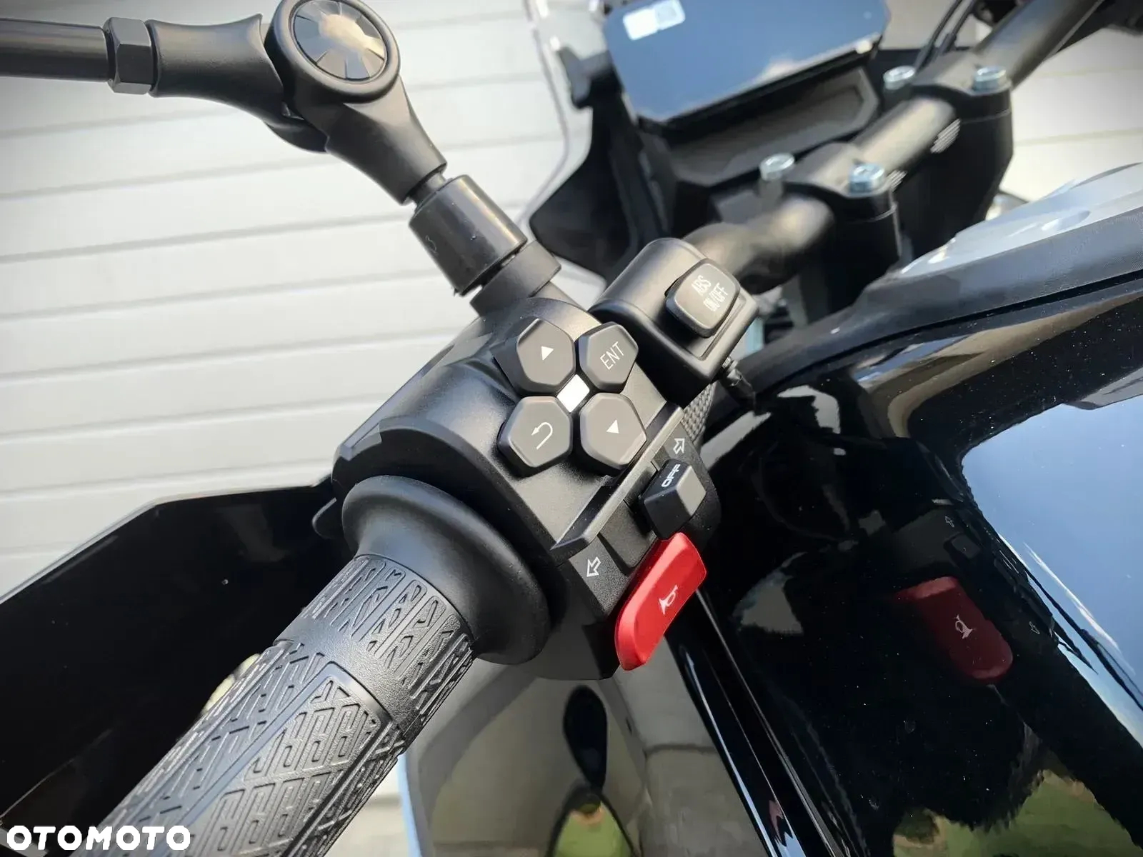 CFMoto MT - 10