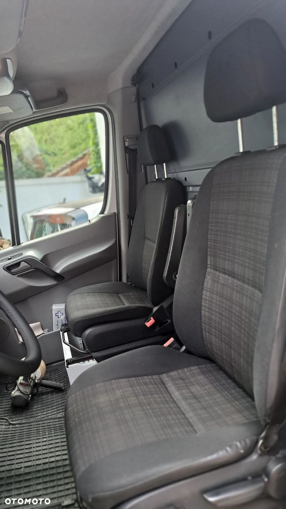 Mercedes-Benz Sprinter - 14