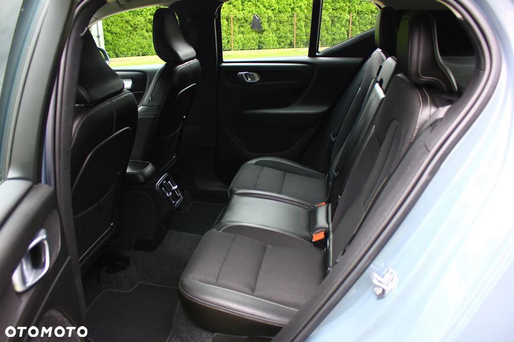 Volvo XC 40 T3 Momentum Pro - 32
