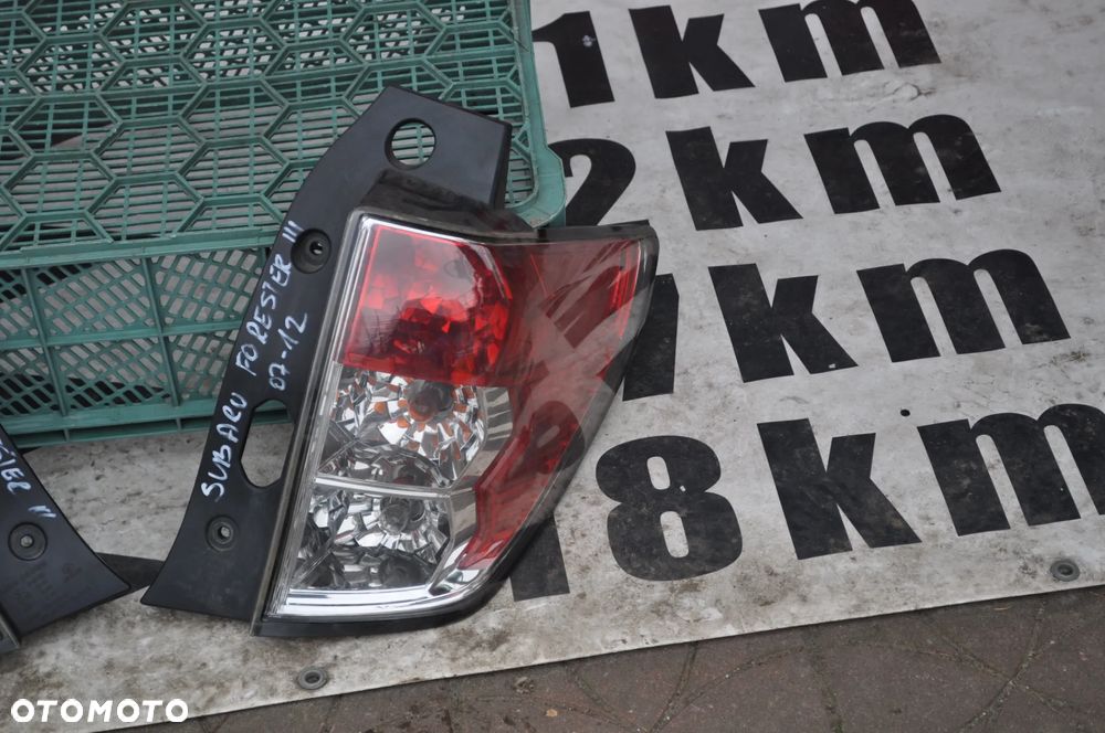 subaru furester III lampa prawa tył WYSYŁKA - 2