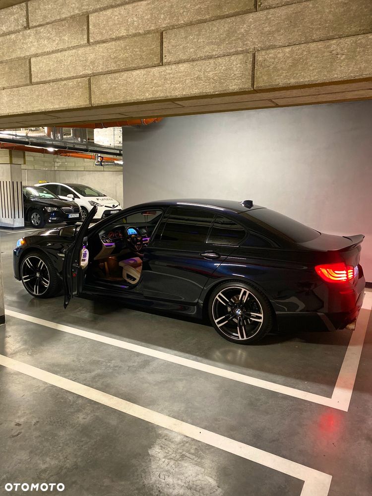 BMW Seria 5 525d xDrive - 17