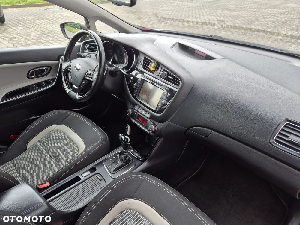Kia Ceed 1.6 CRDi 128 Platinum Edition - 23