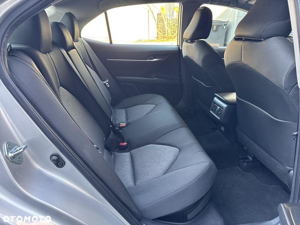 Toyota Camry 2.5 Hybrid Comfort CVT - 12