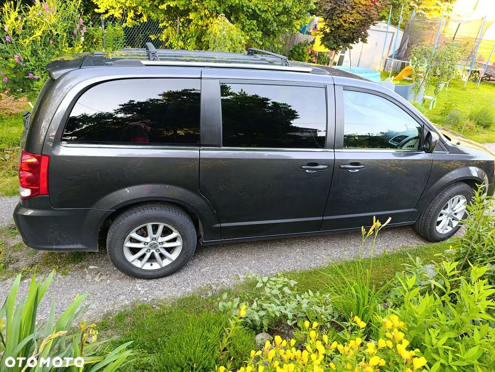 Dodge Grand Caravan - 12