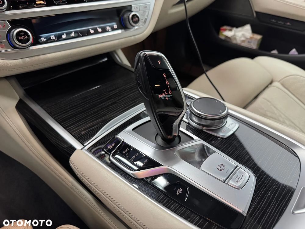 BMW Seria 7 740d xDrive - 11